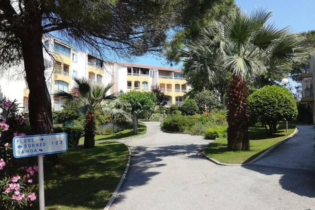 Appartement Tres Agreable Fréjus Exteriör bild